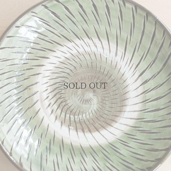 画像9: 【小鹿田焼（坂本工）】 7寸皿 トビカンナ緑