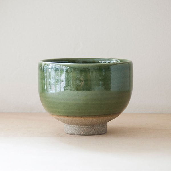 机が反射してツートーンのように見えています