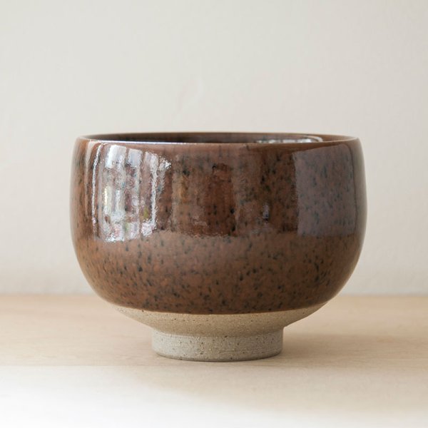 机が反射してツートーンのように見えています