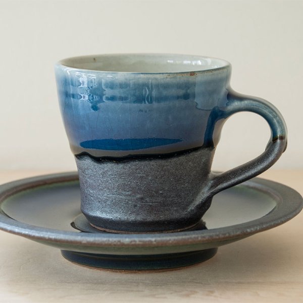 画像4: 【出西窯】コーヒーカップ＆ソーサー（呉須下鉄） (4)