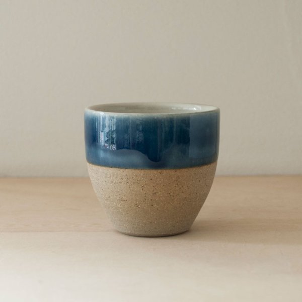 画像1: 【出西窯】湯呑 小（縁呉須下焼〆） (1)