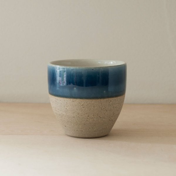 画像2: 【出西窯】湯呑 小（縁呉須下焼〆） (2)