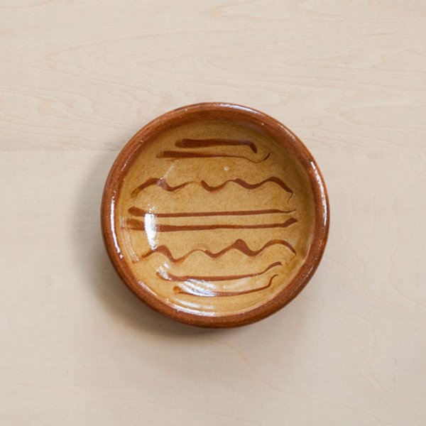 画像1: 【湯町窯】小皿スリップ（キイロ×茶 波） (1)